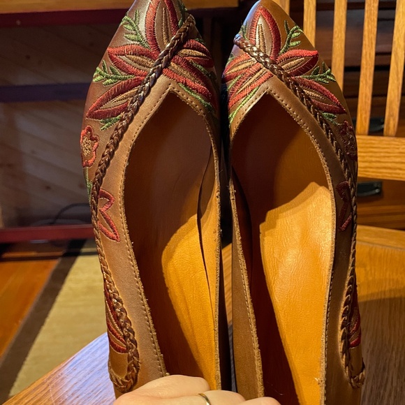 Embroidered Brown Turned Heels - Size 40 - Picture 4 of 8